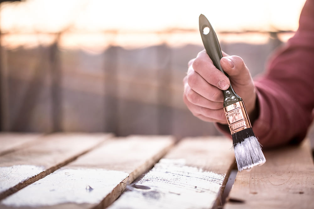 Покрытие деревянной поверхности грунтовкой